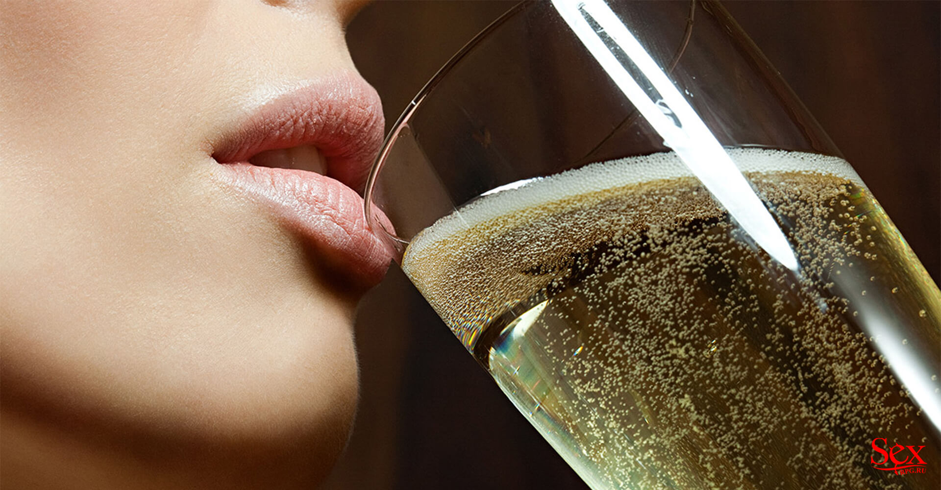 Девушка пьет шампанское. Губы и бокал. Девушка с шампанским. Пить шампанское. Девушка с бокалом шампанского.